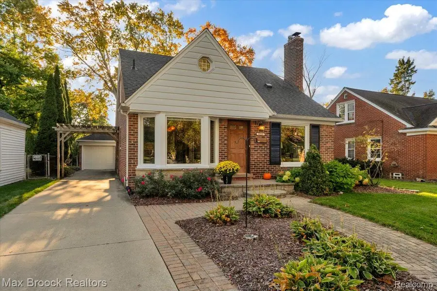 32210 Arlington DR, Beverly Hills, MI 48025 - #2