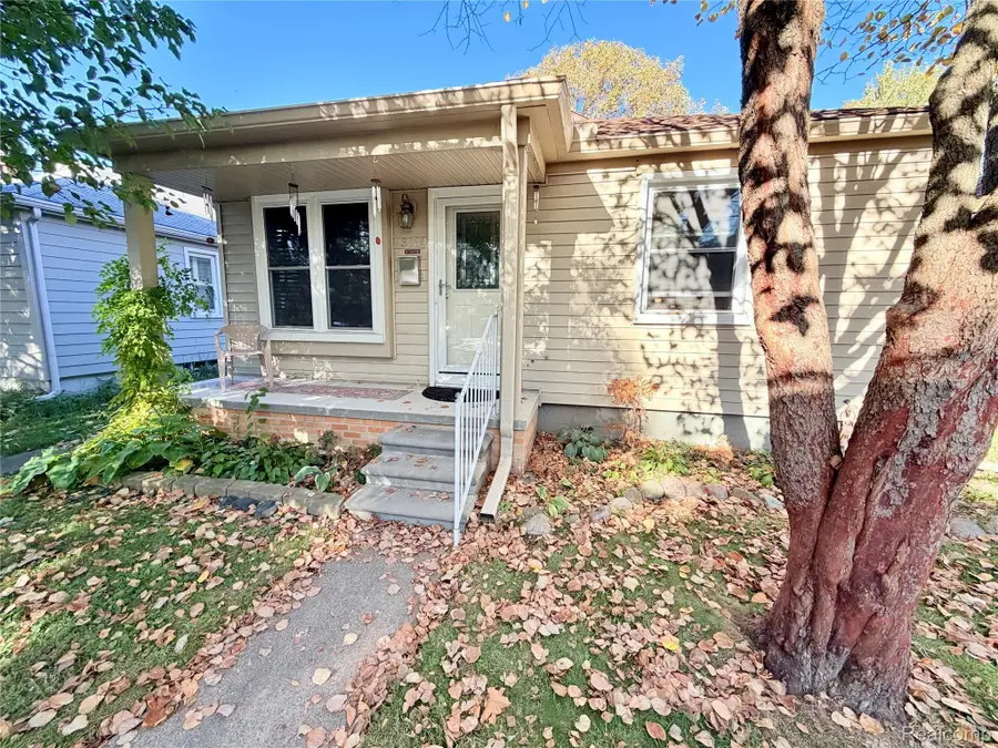 23030 Cleveland ST, Dearborn, MI 48124 - #3