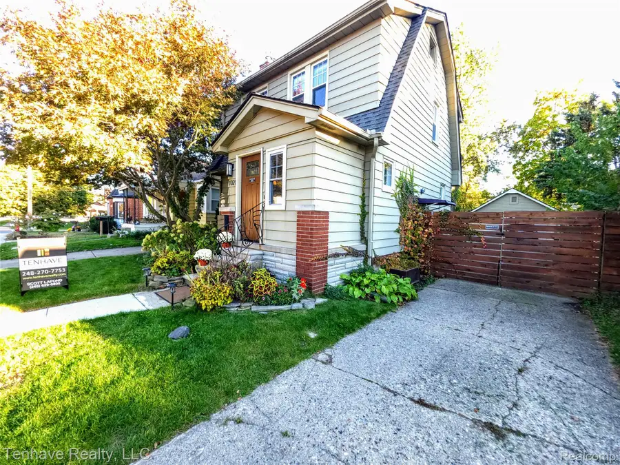 1021 Pearson ST, Ferndale, MI 48220 - #3