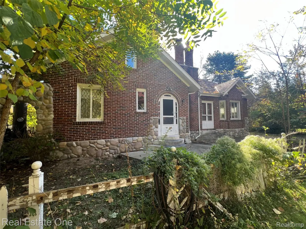 2334 Silver Lake Rd RD, Waterford, MI 48328 - #1