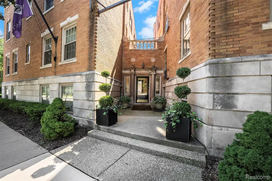 327 SOUTHFIELD RD  # 16 (3CS), Birmingham, MI 48009 - #2