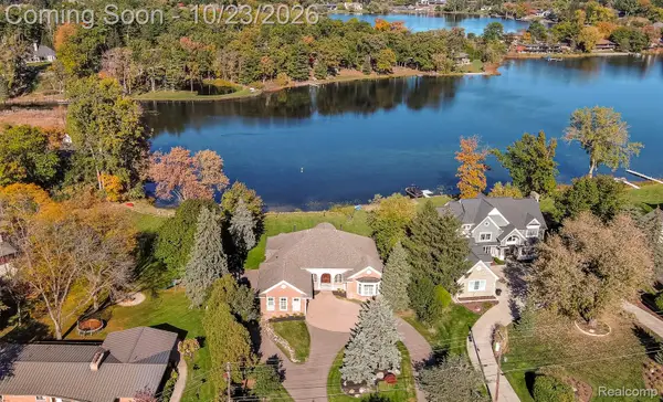 1616 Apple LN, BloomfieldHills, MI 48302
