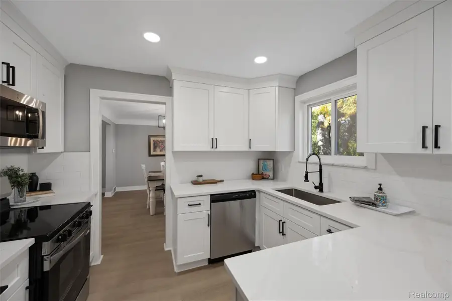 1450 Edmundton DR, Grosse Pointe Woods, MI 48236 - #2