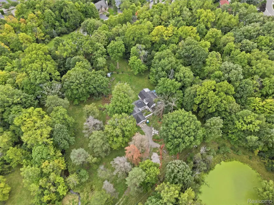 6221 W Maple RD, West Bloomfield, MI 48322 - #2