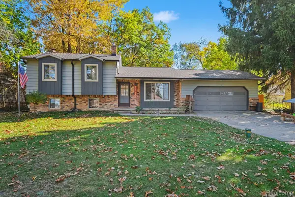2381 W Shiawassee AVE, Fenton, MI 48430