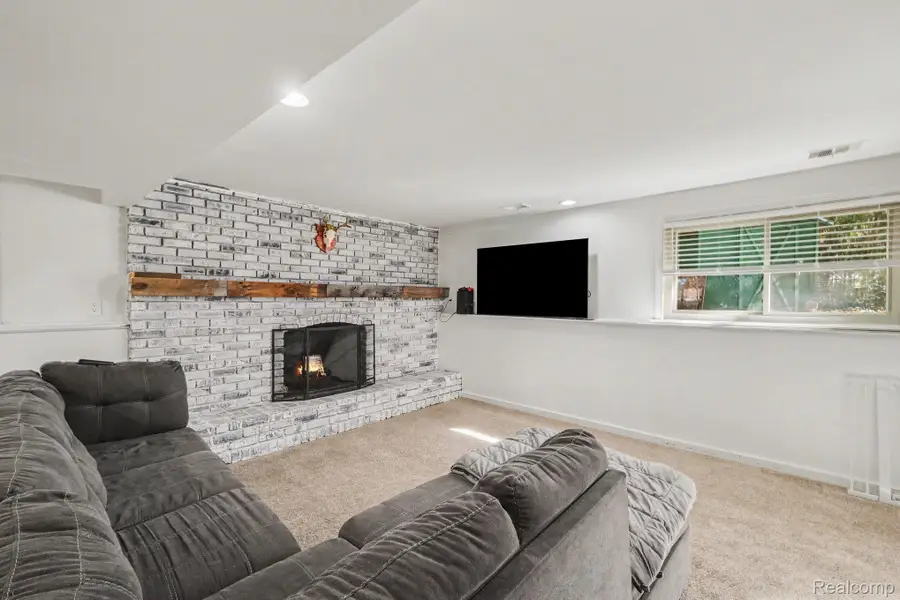 2381 W Shiawassee AVE, Fenton, MI 48430 - #2