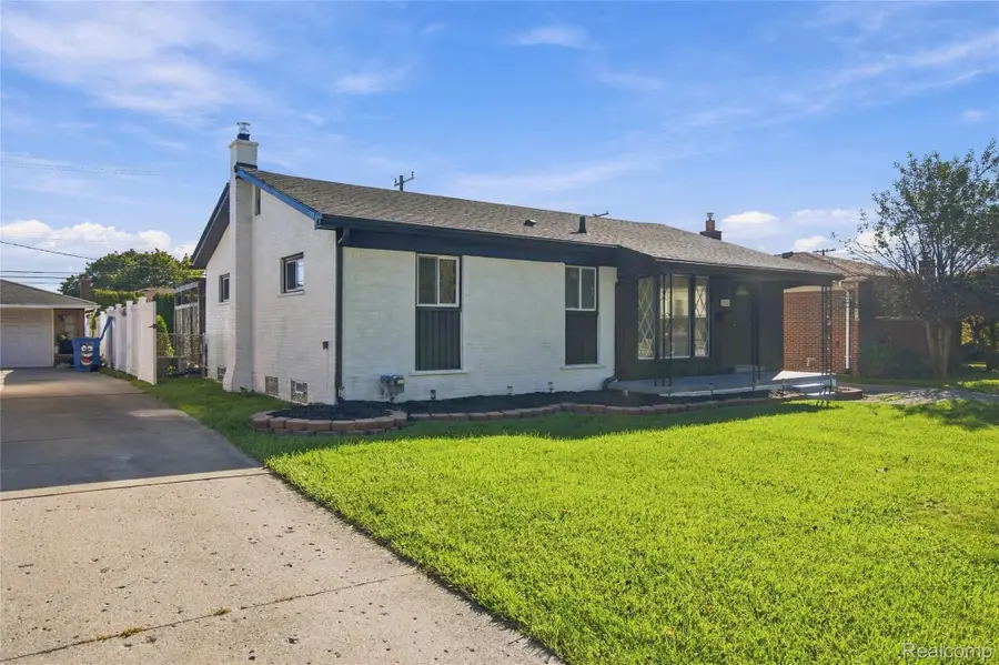 28326 Los Olas DR, Warren, MI 48093 - #3