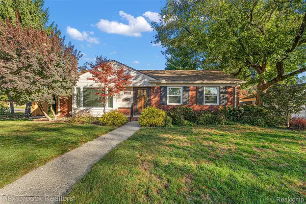 4428 N Verona CIR, RoyalOak, MI 48073