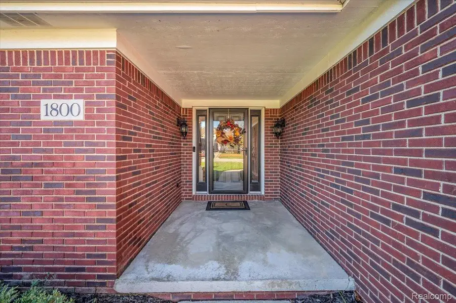 1800 John Paul CT, Oxford, MI 48371 - #2