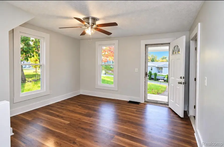 201 4th ST, Fenton, MI 48430 - #3