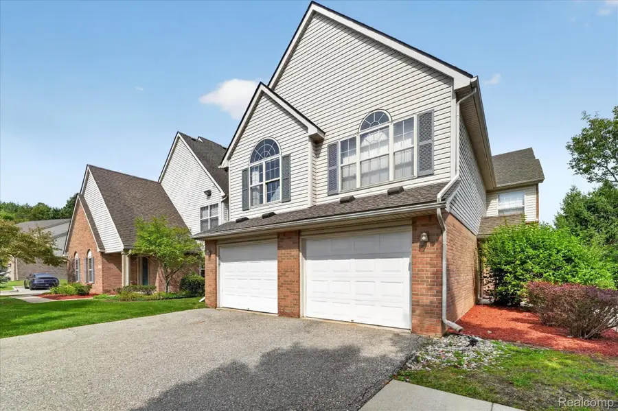 531 Brookfield DR, Westland, MI 48185 - #3