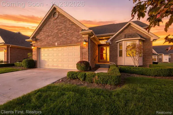 20852 Belclare DR, Macomb, MI 48044