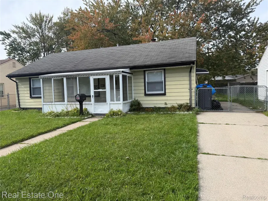 26641 Ridgemont ST, Roseville, MI 48066 - #3
