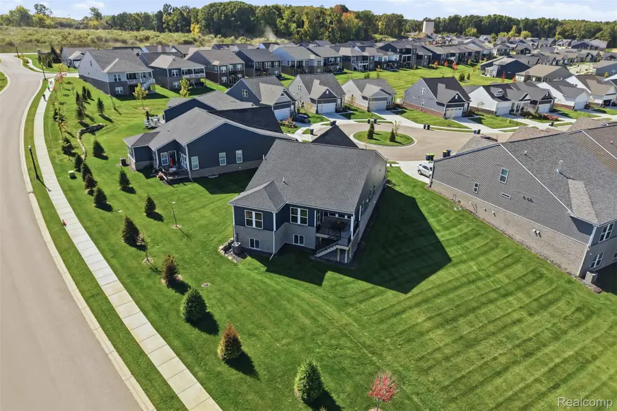 1562 Moss DR, Milford, MI 48381 - #3