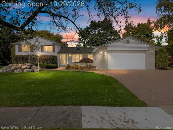6151 Atkins DR, Troy, MI 48085