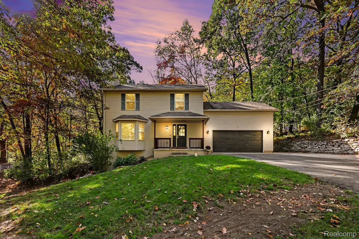 8915 Onandaga RD, Clarkston, MI 48348 - #1