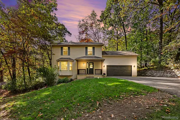 8915 Onandaga RD, Clarkston, MI 48348