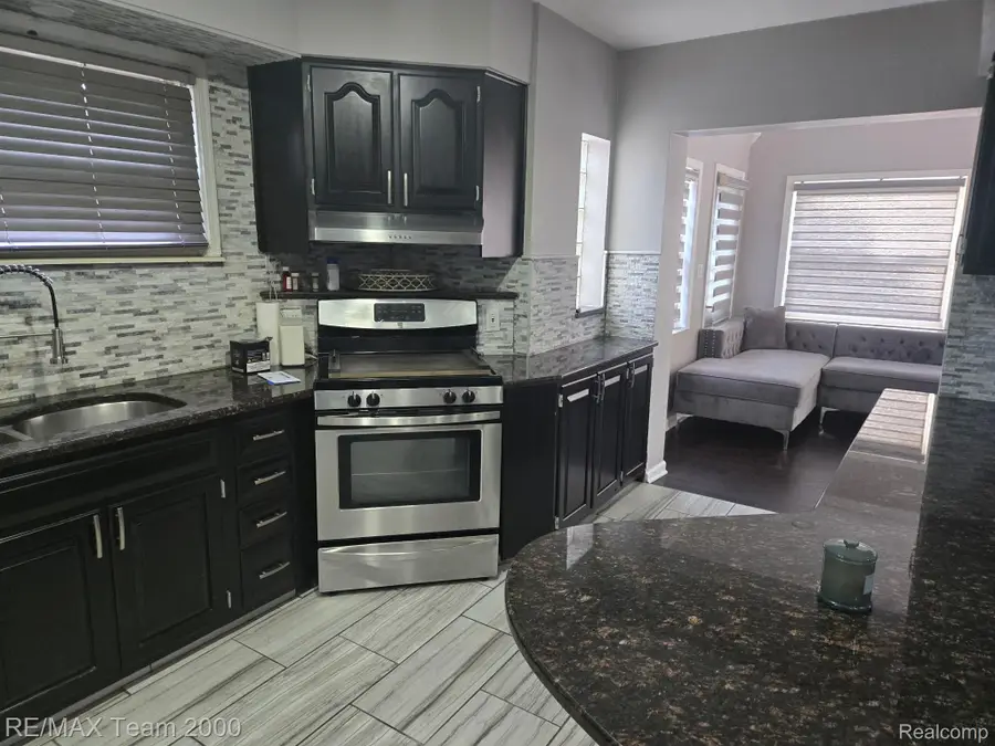 439 N Vernon ST, Dearborn, MI 48128 - #3