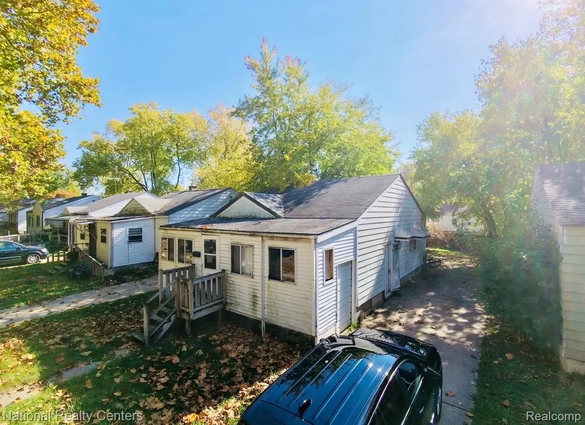 203 W Longfellow AVE, Pontiac, MI 48340 - #1