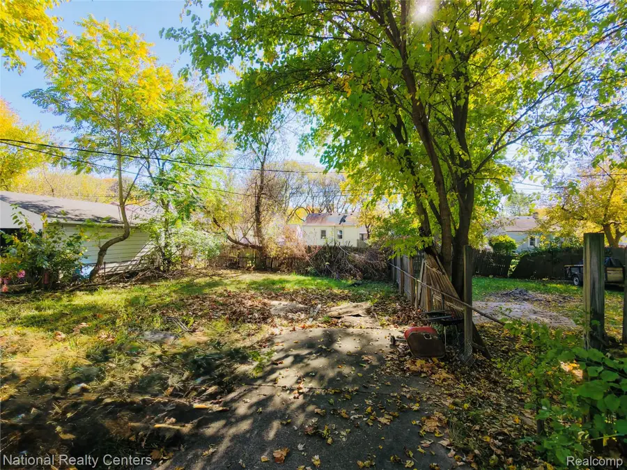 203 W Longfellow AVE, Pontiac, MI 48340 - #2