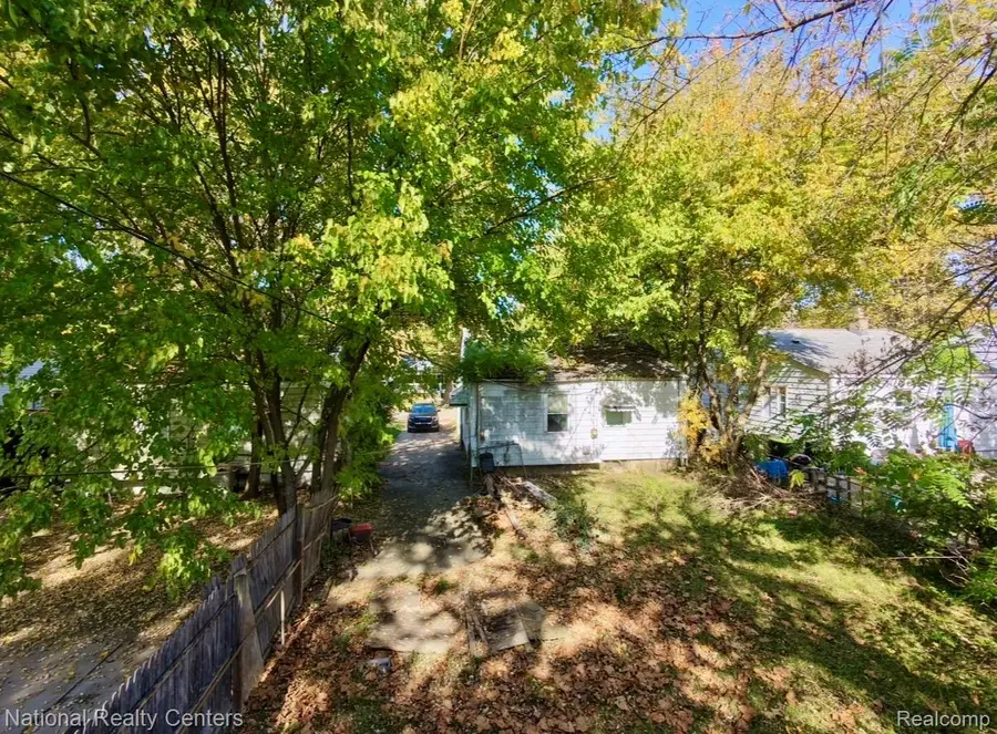 203 W Longfellow AVE, Pontiac, MI 48340 - #3