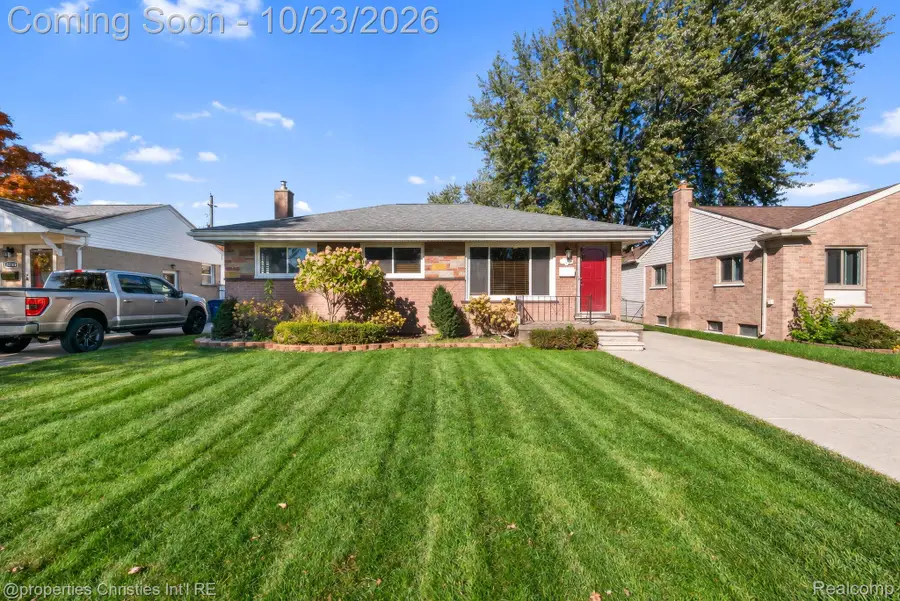 32668 Avondale ST, Westland, MI 48186 - #2