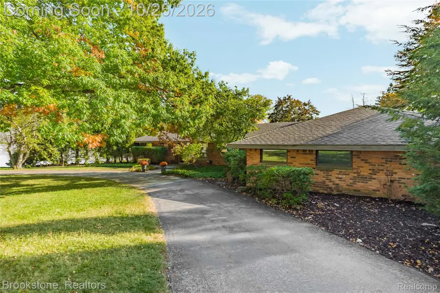 3845 Lincoln RD, Bloomfield, MI 48301 - #2