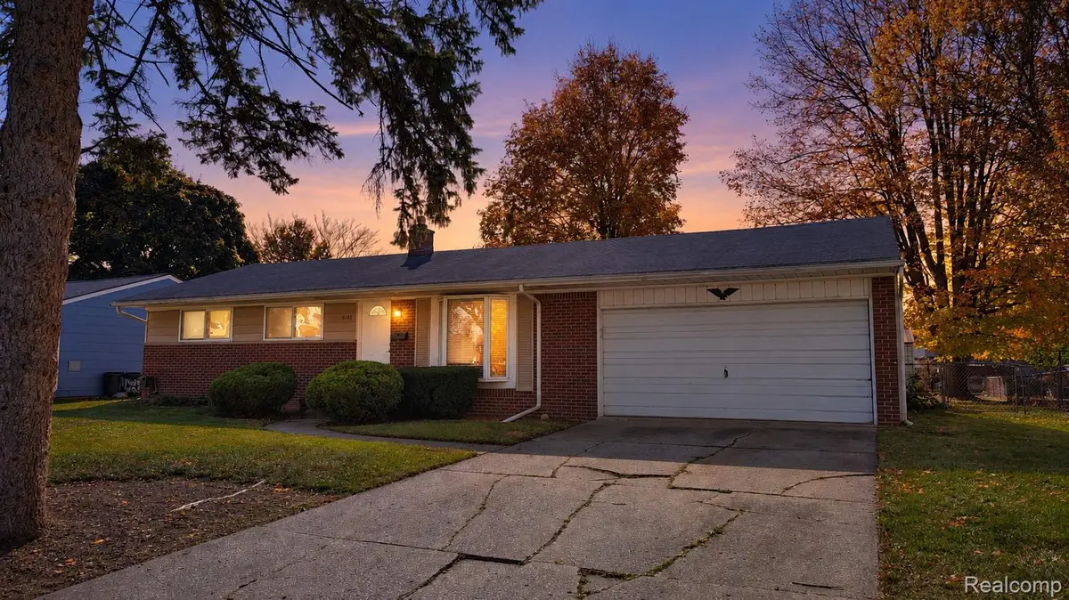 6155 Grace K DR, Waterford, MI 48329 - #1