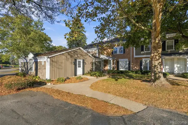 2612 E Williamsburg CIR, AuburnHills, MI 48326