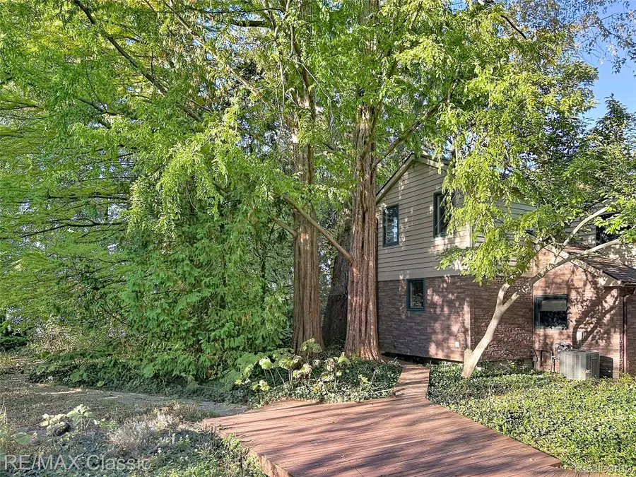 3816 Covert RD, Waterford, MI 48328 - #2