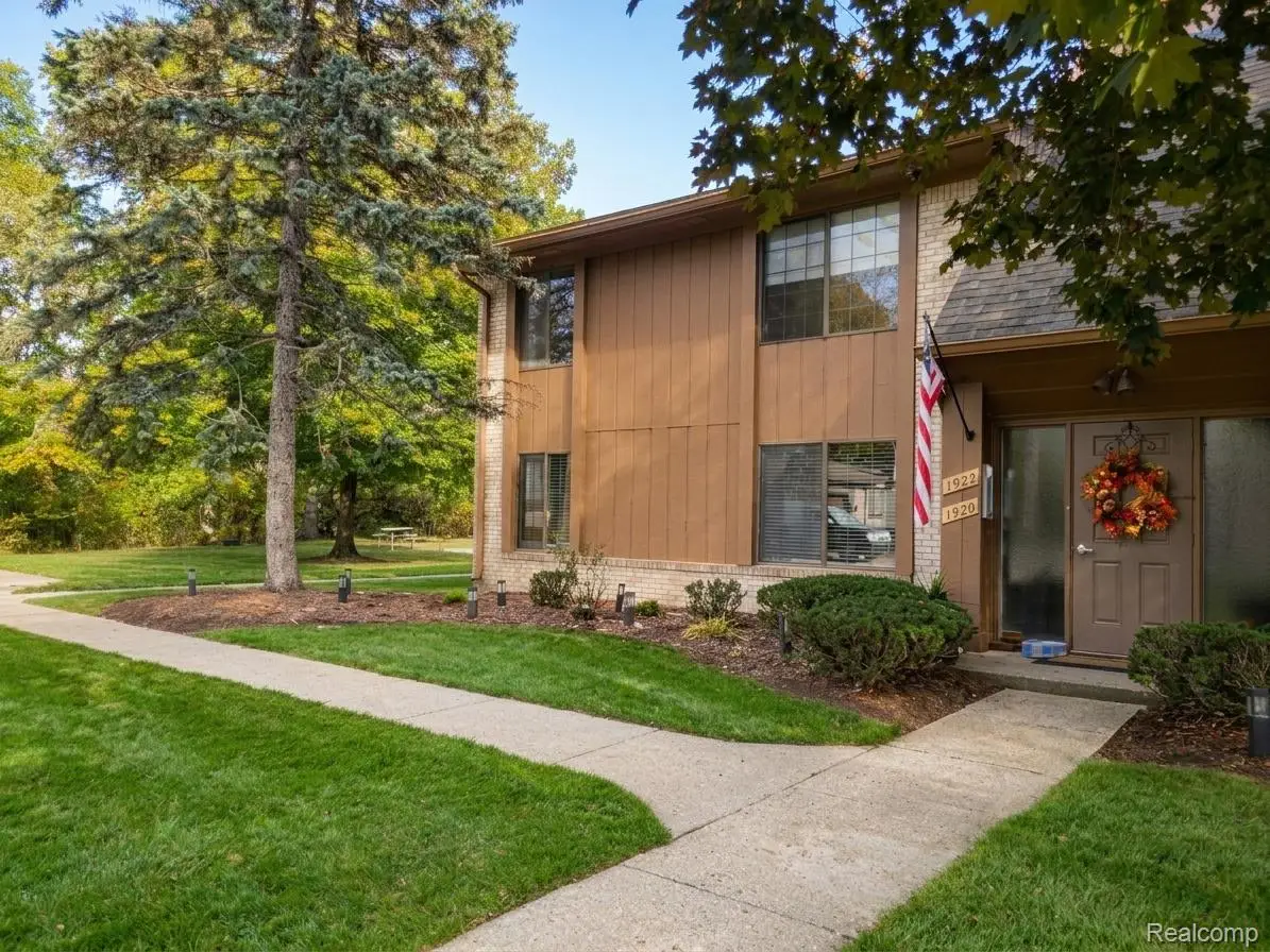 1922 White Birch ct. CT, Rochester Hills, MI 48309 - #1