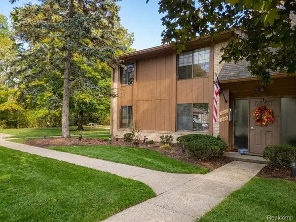1922 White Birch ct. CT, RochesterHills, MI 48309