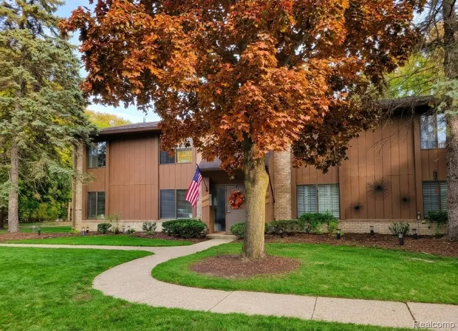 1922 White Birch ct. CT, Rochester Hills, MI 48309 - #3