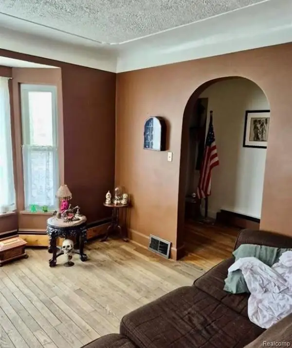 2044 E Bristol RD, Burton, MI 48529 - #2