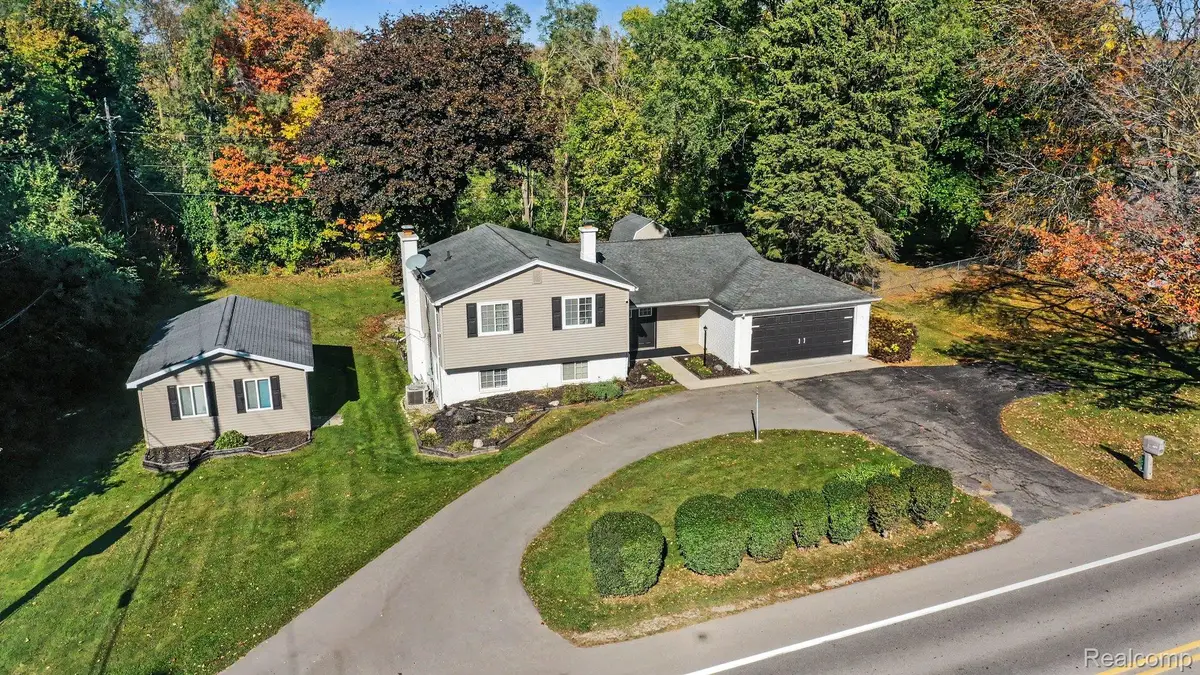 6490 Waldon RD, Clarkston, MI 48346 - #1