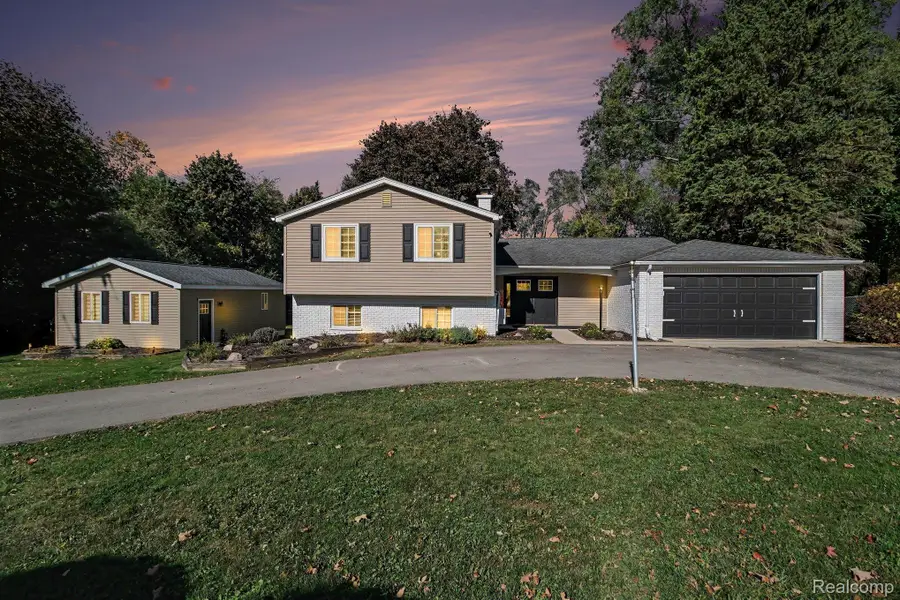 6490 Waldon RD, Clarkston, MI 48346 - #2