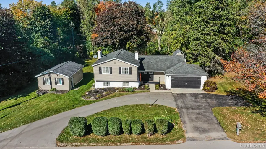 6490 Waldon RD, Clarkston, MI 48346 - #3