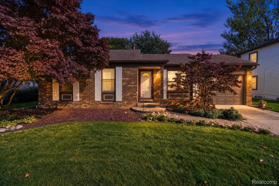 460 Roseland DR, Canton, MI 48187 - #2