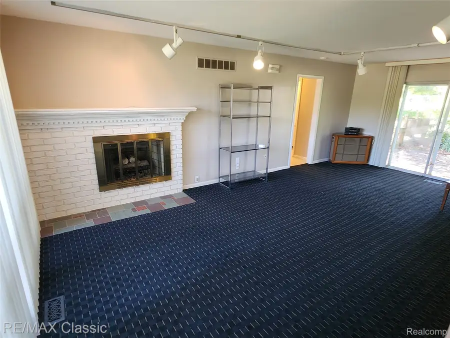 6965 N Adams RD, Bloomfield, MI 48304 - #2