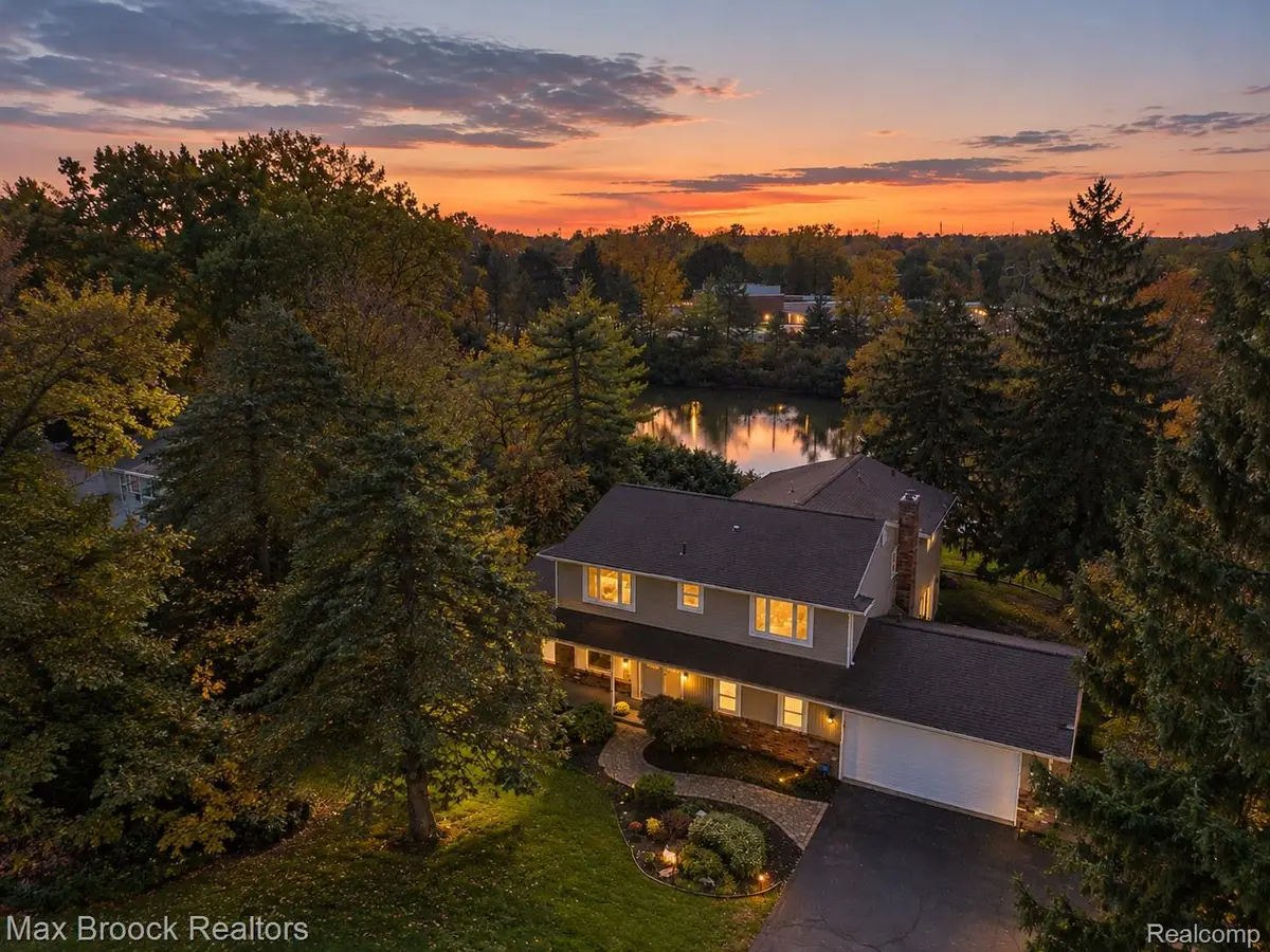 4340 Macqueen DR, West Bloomfield, MI 48323 - #1