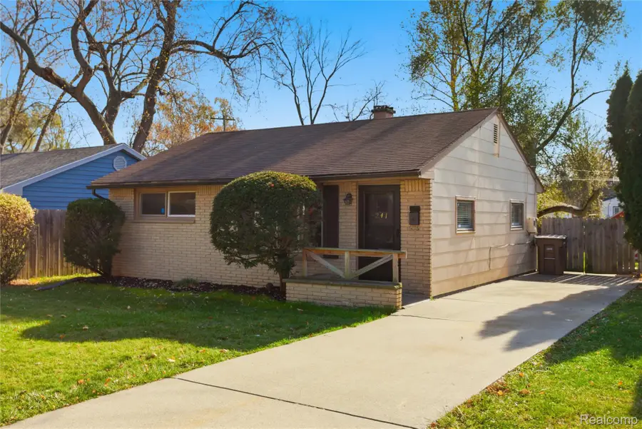 241 W Ann Arbor AVE, Pontiac, MI 48340 - #2