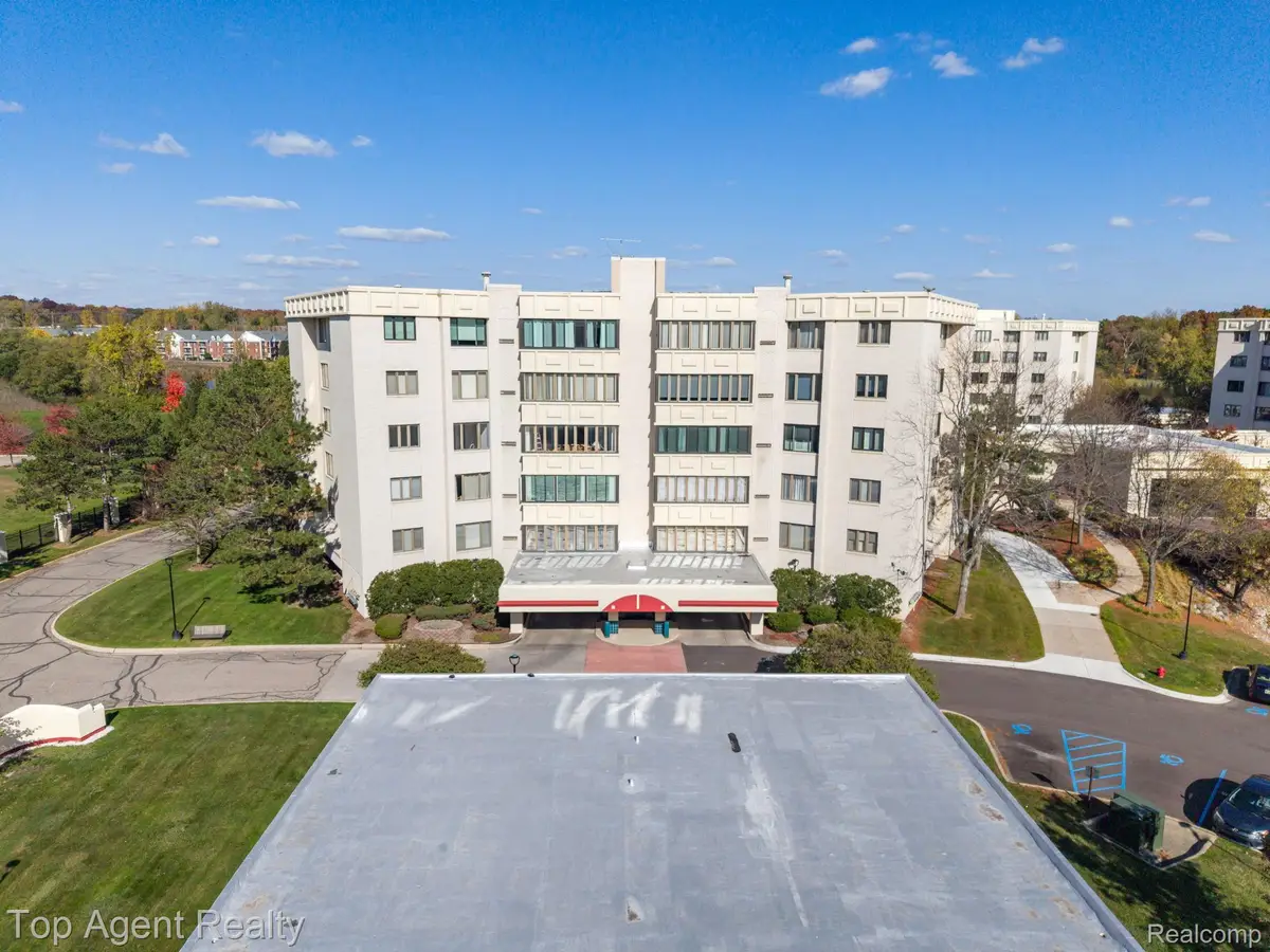 43100 12 Oaks Crescent DR  # 4055, Novi, MI 48377 - #1