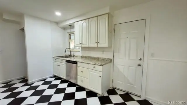 21302 Powers AVE, Dearborn Heights, MI 48125 - #3
