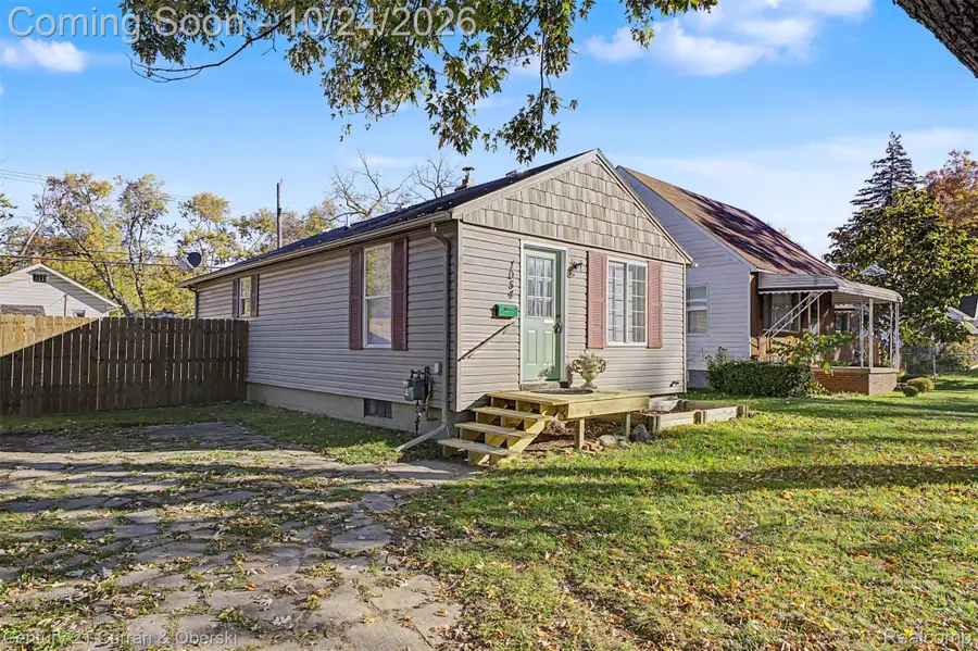 1054 Boston AVE, Waterford, MI 48328 - #2