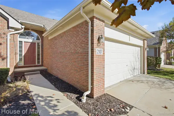 2107 Red Maple LN  # 1, CommerceTwp, MI 48390