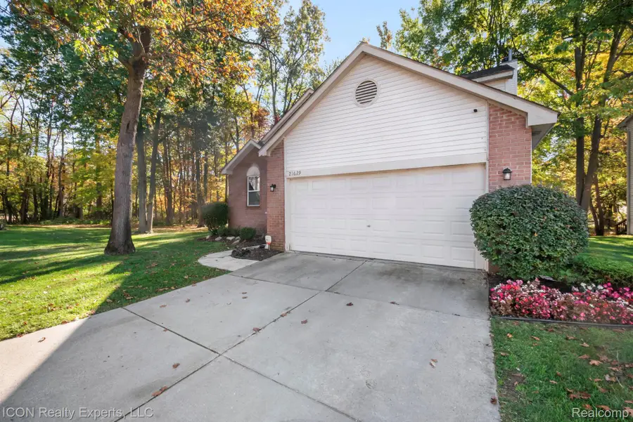 21629 Rose Hollow DR, Southfield, MI 48075 - #3