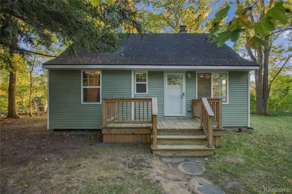 29093 List ST, FarmingtonHills, MI 48336