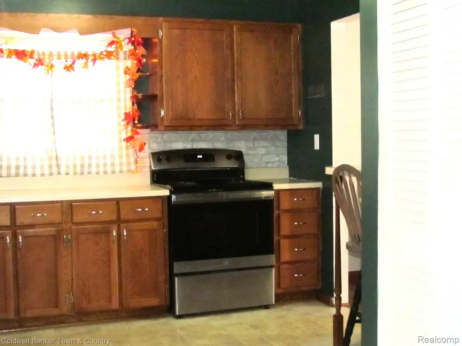 2115 Sandalwood DR, Burton, MI 48519 - #3