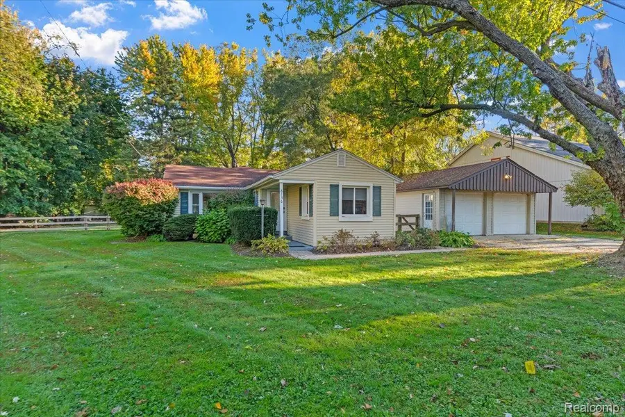 8156 Mario ST, Commerce Township, MI 48382 - #2