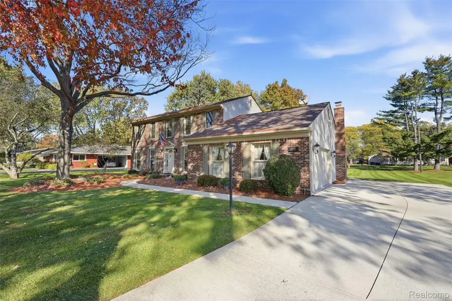 31770 Staman CIR, Farmington Hills, MI 48336 - #3